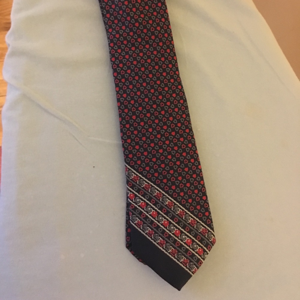YSL Geometric Pattern Tie!